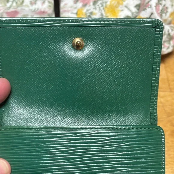 Authentic Louis Vuitton wallet Green EPI    Includes chain -with COA 
Like new - Picture 5 of 16